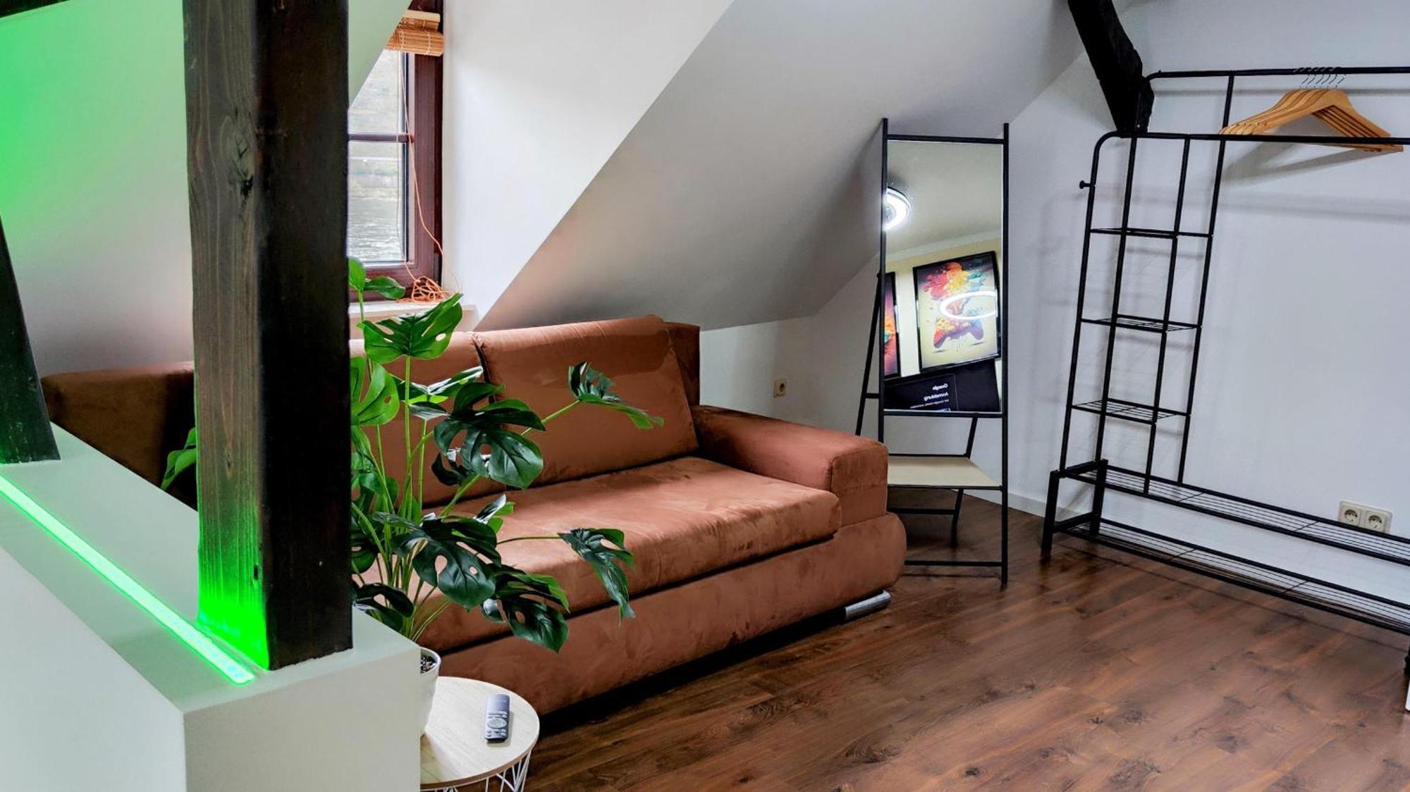 Direkt Am Rhein Mit Burgblick Nahe Rheinsteig Bis 8 Personen, 2 Baeder, 4 Zimmer, Kueche, Netflix Apartment Kaub Exterior foto